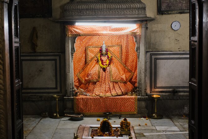 Private Temple Tour in Jaipur w/ Guide, Transportation & Sites - Royal Gaitor Tumbas and Garh Ganesh Mandir in Nahargarh: royalty plus devotion