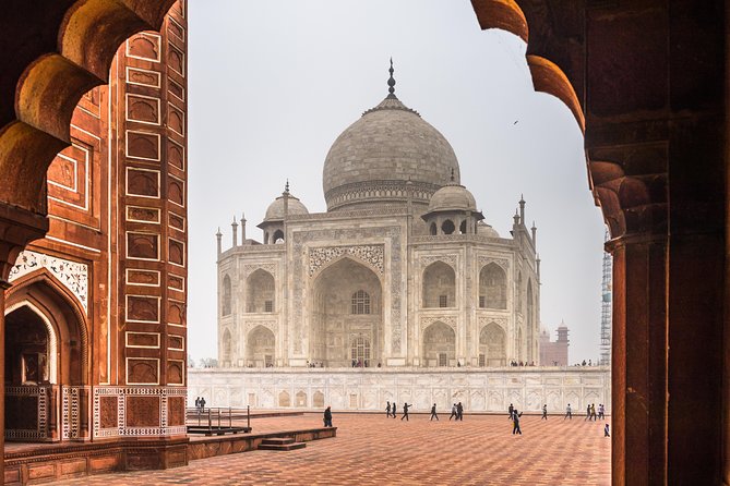 Same Day Taj Mahal, Agra Fort & Baby Taj Tour from Jaipur by Car - Taj Mahal with a private guide: ticketing, crowd flow, and photo timing