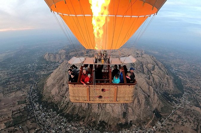SkyWaltz Hot Air Balloon Safari - Pilot and crew performance: what professionalism looks like at 6:00 am