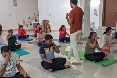 Yoga in Jaipur with Amit (Yogi on Travel) - The post-yoga stop at Patrika Gate: a short cultural pause
